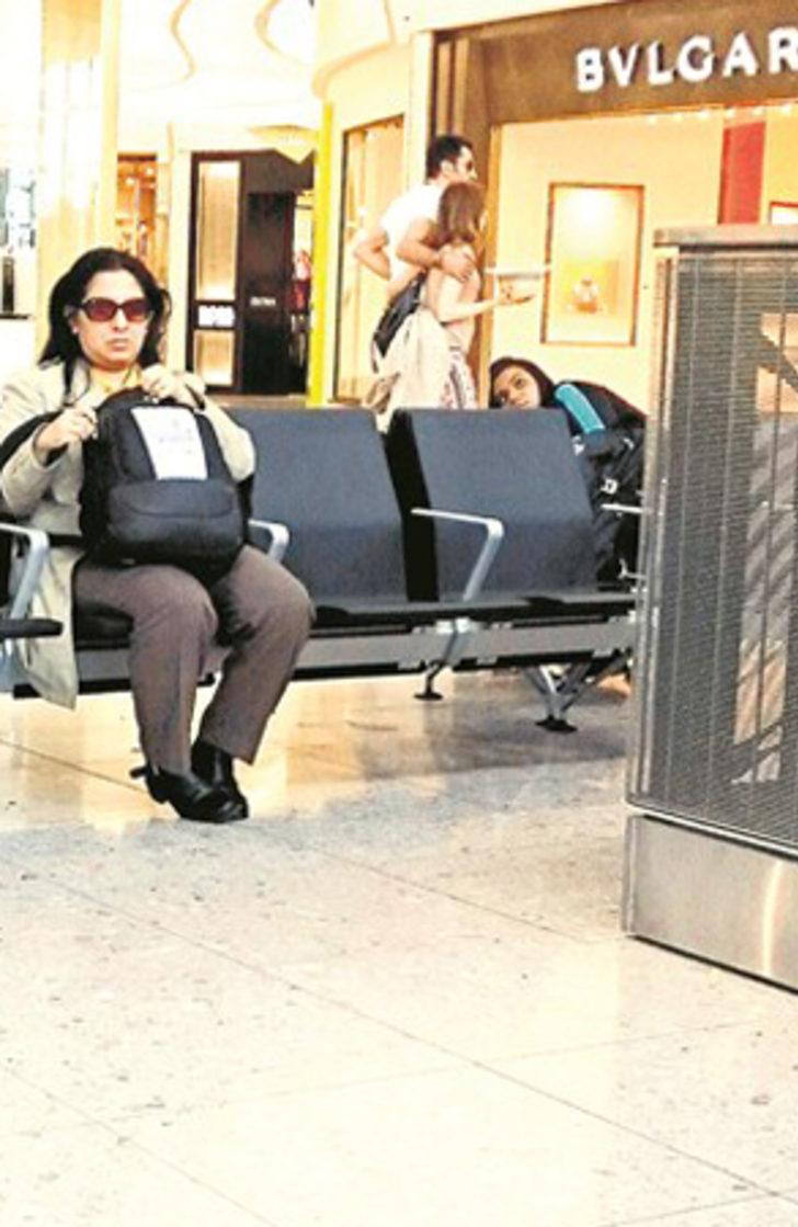 Yılın aşkı dudak dudağa görüntülendi G5