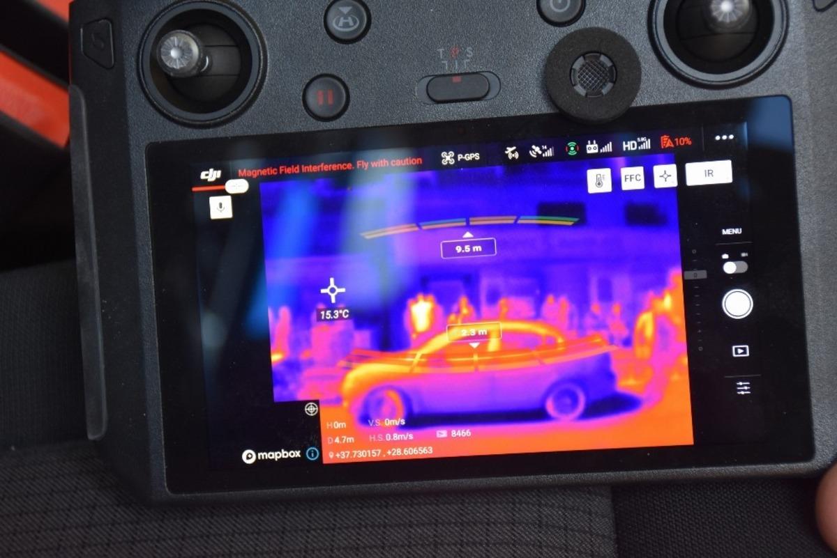 Koronavir&uuml;s &ouml;nlemleri pazar yerinde de devam ediyor! Drone ile ateşleri &ouml;l&ccedil;&uuml;l&uuml;yor