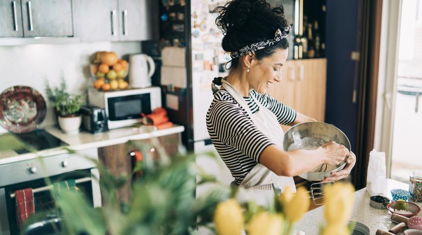 Koronavir&uuml;s g&uuml;nlerinde kontrols&uuml;zce alınan kilolar kabusunuz olmasın
