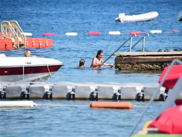 Damla Sönmez bikinili yakalandı G2