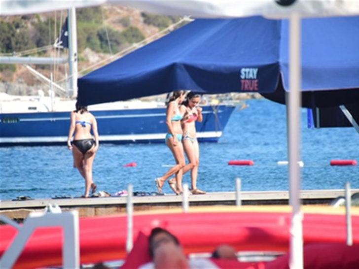 Damla Sönmez bikinili yakalandı G3