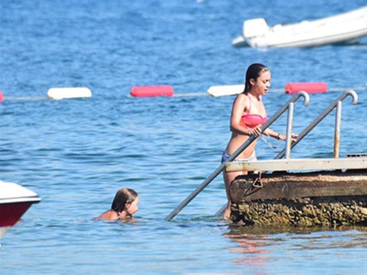Damla Sönmez bikinili yakalandı G5