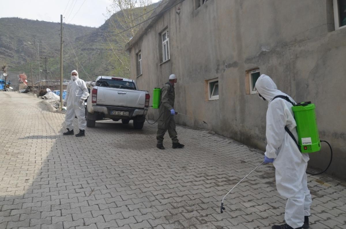 Şırnak&rsquo;ta k&ouml;yler dezenfekte ediliyor
