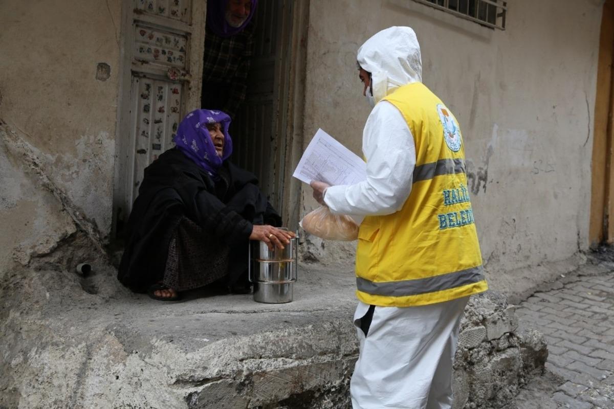 Şanlıurfa&rsquo;da evde kalanlara sıcak yemek desteği