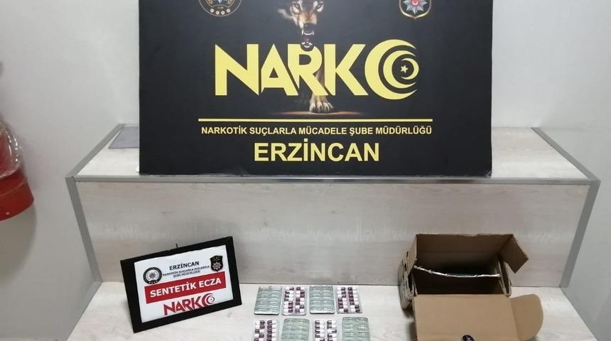 Erzincan&rsquo;da 938,83 gram eroin ile 2,1 kilogram metamfetamin ele ge&ccedil;irildi
