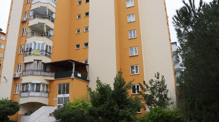 Denizli'de 4 yaşındaki oğlunu boğarak öldüren kadın polise teslim oldu