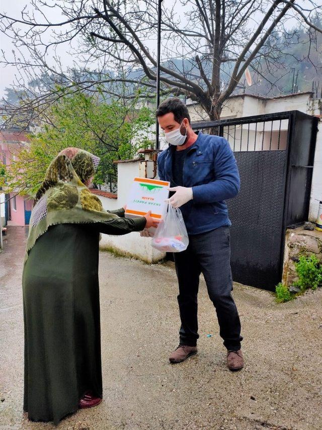 Yardım kolileri adreslere teslim ediliyor