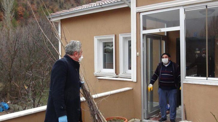 Gümüşhane’de 65 yaş üzeri çiftçilerin fidanları evlerine götürüldü G4