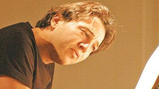 Sen gidemiyorsan konser sana gelsin
