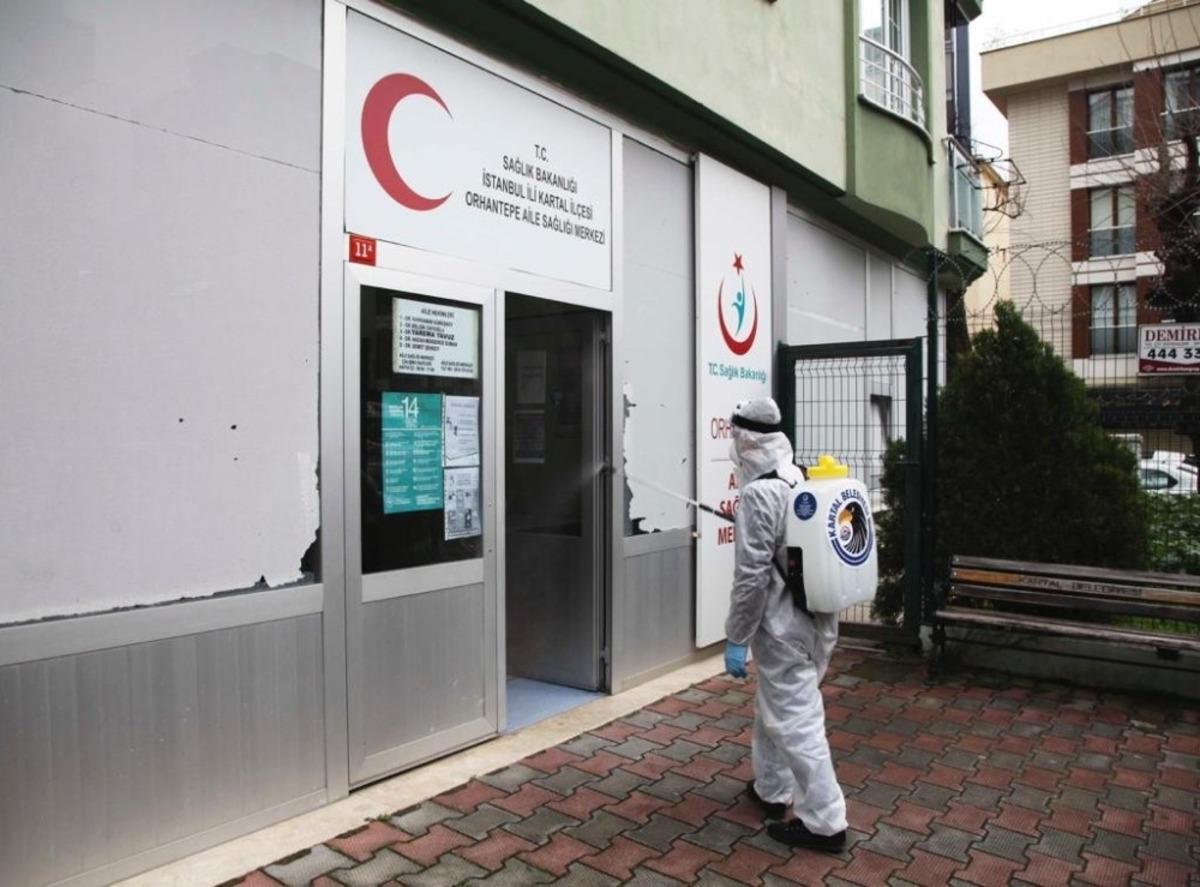 Kartal Belediyesi&rsquo;nden doktor ve muhtarlara malzeme desteği