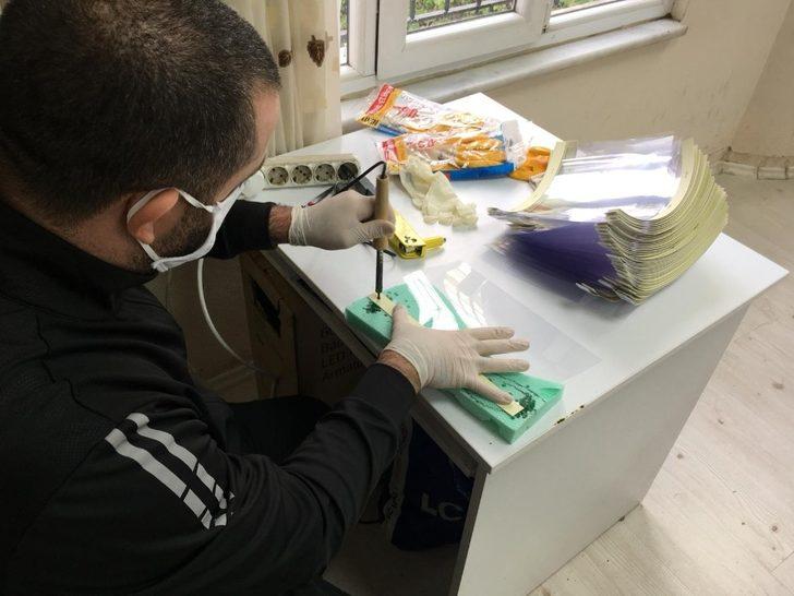 Aydın Gençlik Merkezi sağlıkçılar için ürettiği ilk siperlikleri teslim etti G5