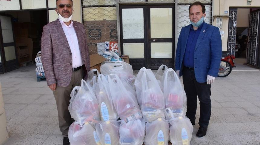 Kepenk kapatan esnafa gıda yardımı