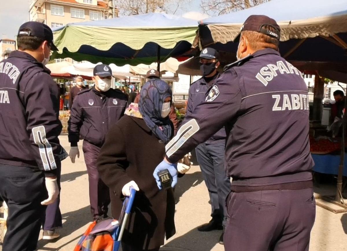 Pazara alınmayan yaşlı kadının alışverişini zabıta yaptı