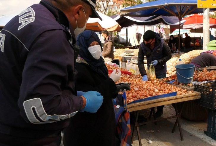 Pazara alınmayan yaşlı kadının alışverişini zabıta yaptı G2