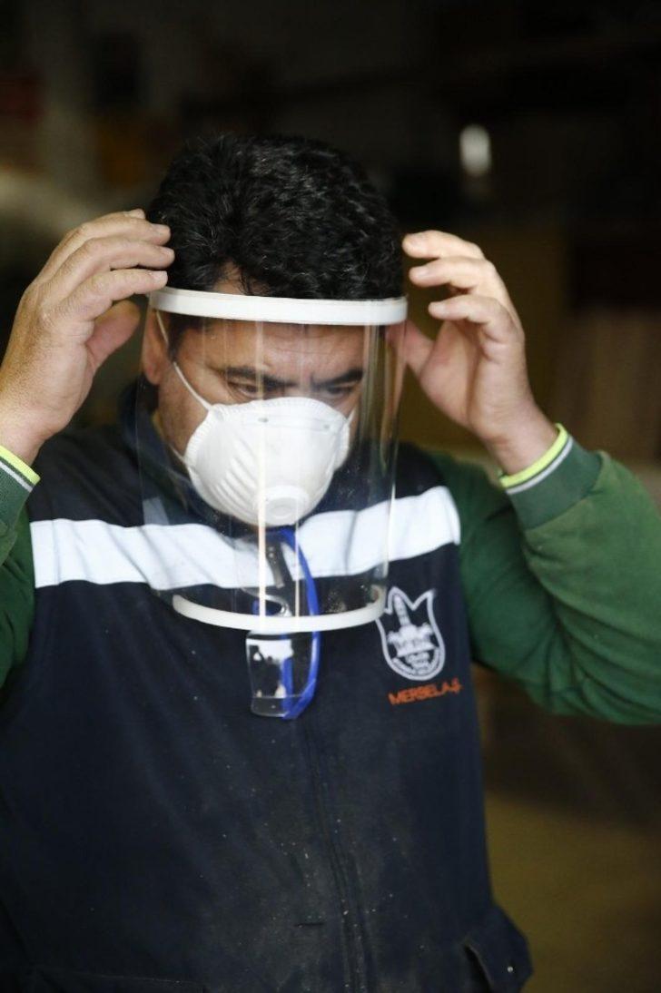 Konak’ta atölyeler virüse karşı siperlik üretiyor G3