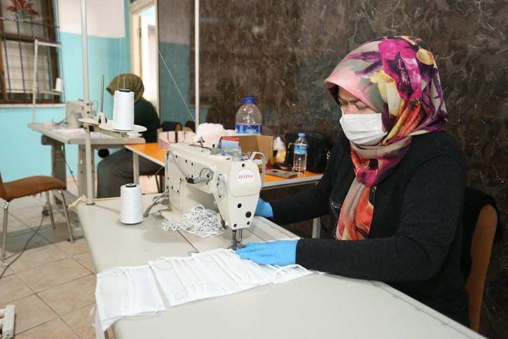 Kepez sakinlerine steril maske G2