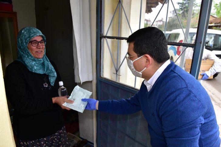 Kepez sakinlerine steril maske G4