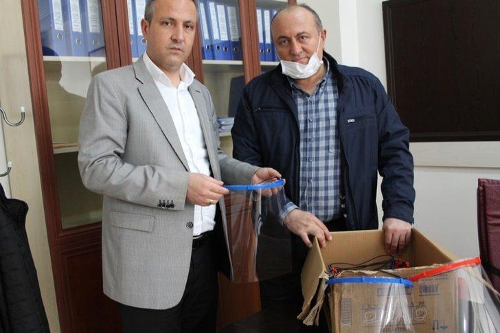 Sungurlu’da ATT’ler için yüz koruyucu siperlikleri ürettiler G1