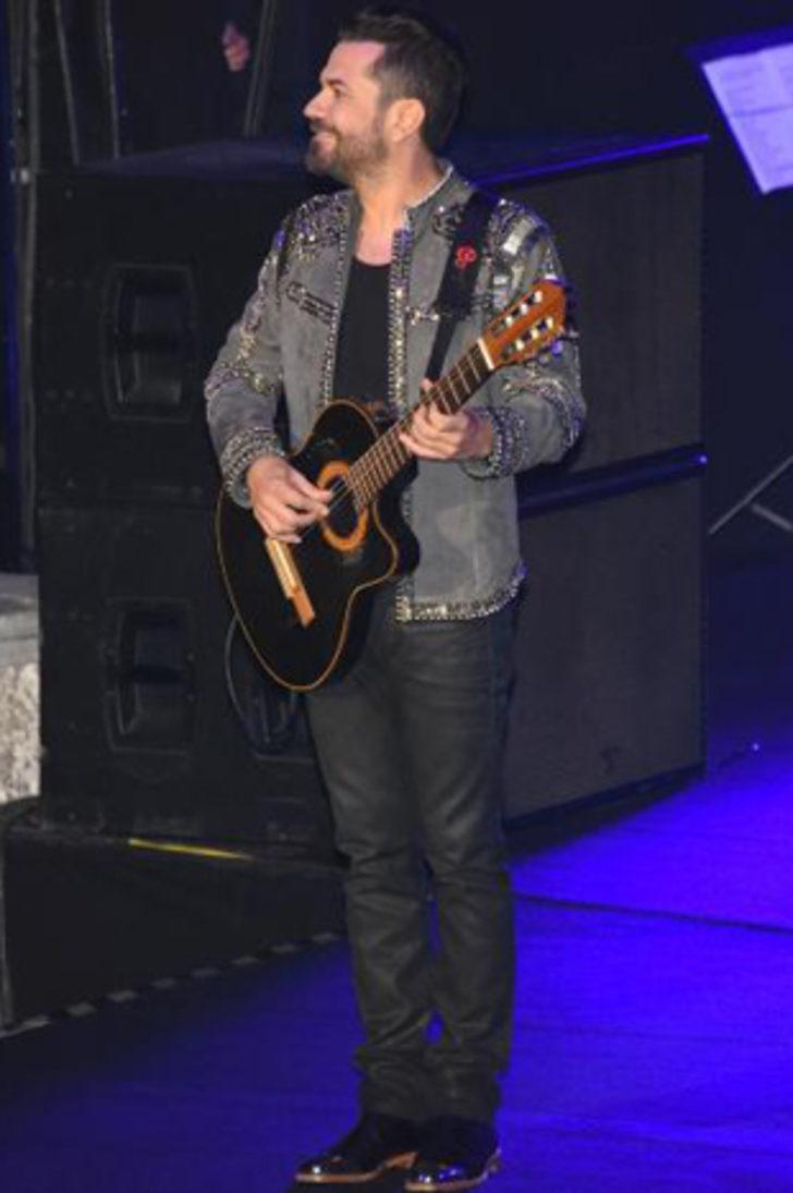 Kenan Doğulu'dan konsere damga vuran mesaj G2