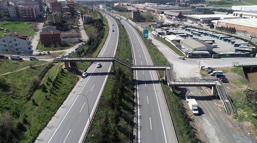 Kocaeli ile İstanbul'u bağlayan üst geçit kullanılmaya devam ediyor