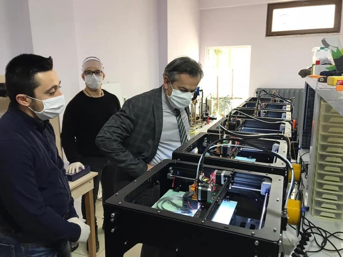 Milli Eğitim Kurumları maskeyi seri &uuml;retmeye başladı