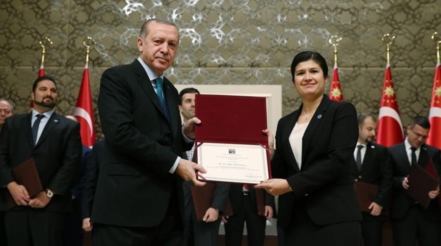 Bilim Akademisi Gen&ccedil; İlim İnsanı &ouml;d&uuml;l&uuml; BE&Uuml;&rsquo;ye