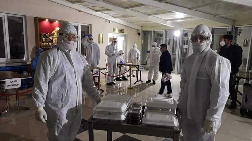 Cezayir’den gelerek karantinaya alınan işçiler durumlarından memnun