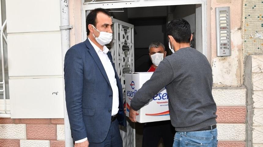 Berber ve kuaf&ouml;rlere gıda yardımı