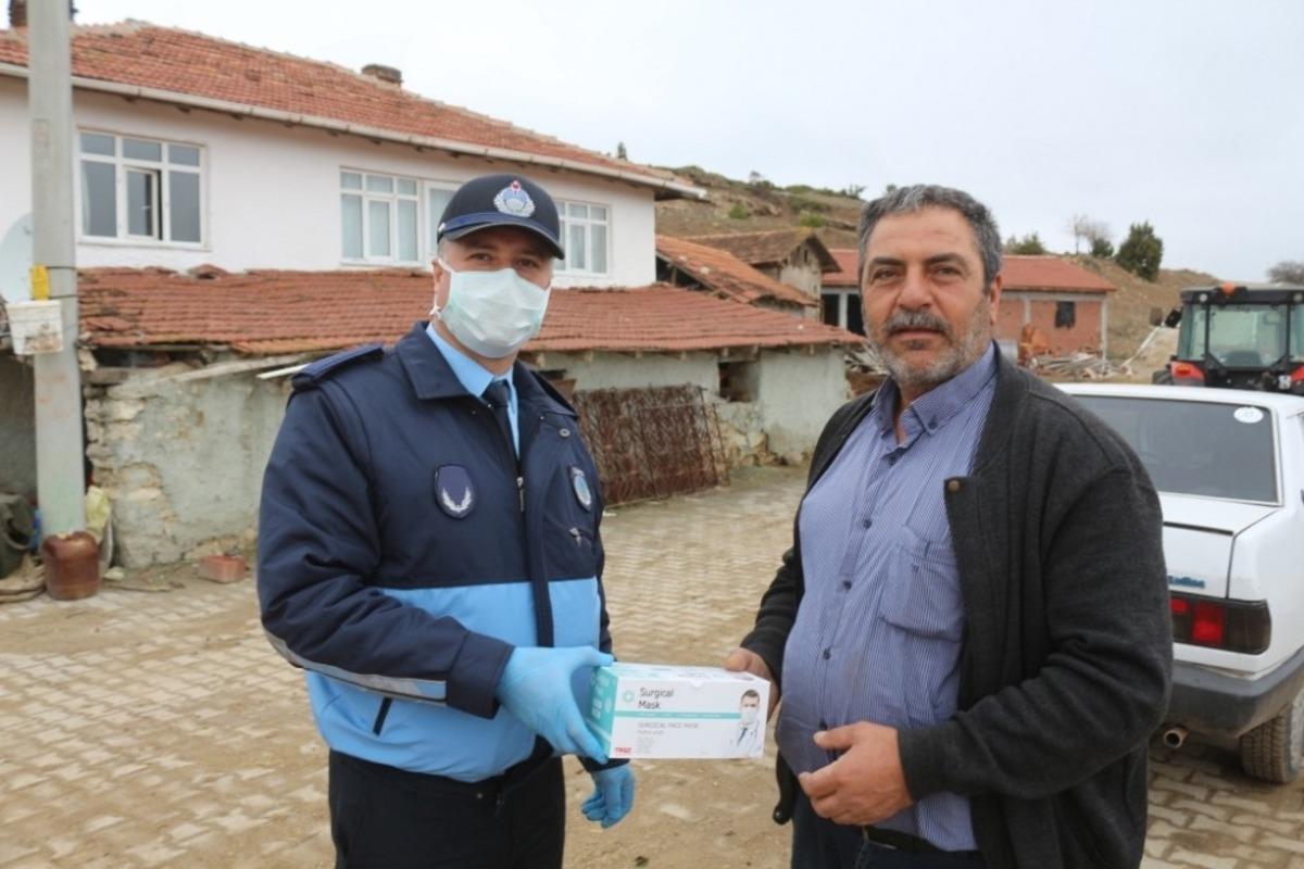 İn&ouml;n&uuml;&rsquo;de maskeler halkın ayağına gidiyor