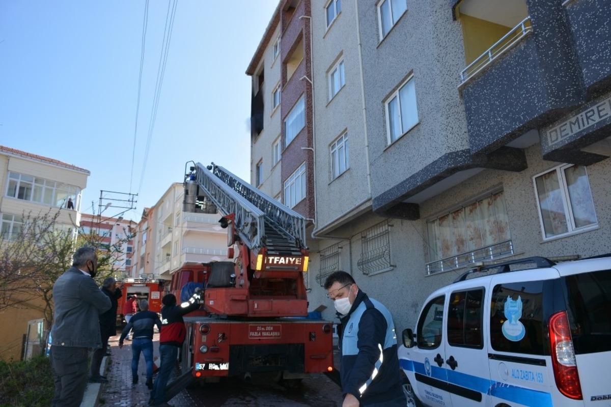T&uuml;rkeli&rsquo;de apartmanda korkutan yangın