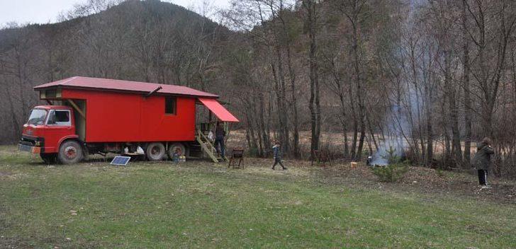 Koronavirüsten korunmak için evini ormana taşıdı! G1