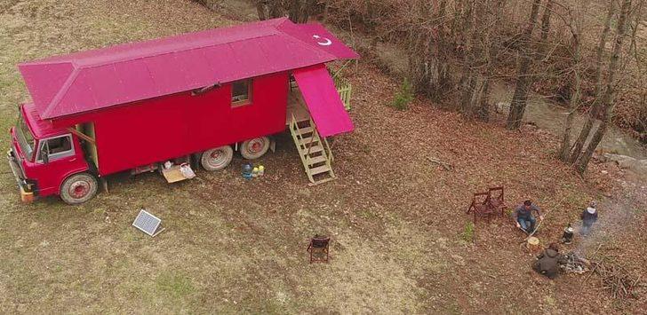 Koronavirüsten korunmak için evini ormana taşıdı! G2