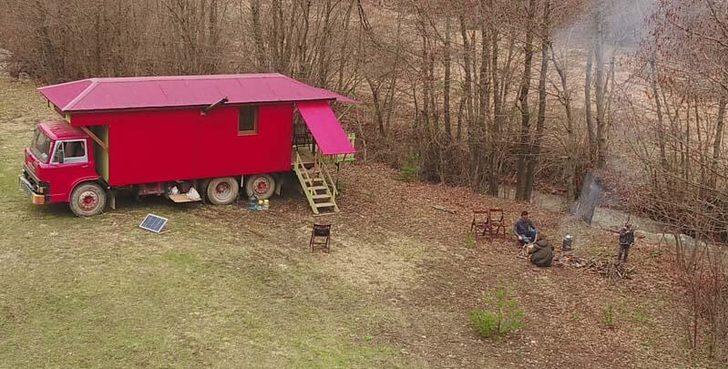 Koronavirüsten korunmak için evini ormana taşıdı! G4