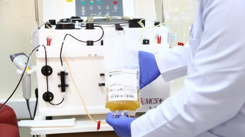 Koronavirüsü yenen doktor, ilk gönüllü plazma bağışçısı oldu