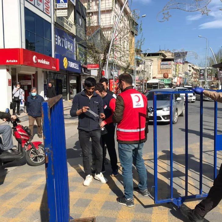 Kızılay vatandaşlara ücretsiz maske dağıtıma başladı G4