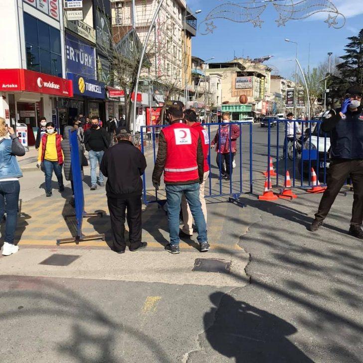 Kızılay vatandaşlara ücretsiz maske dağıtıma başladı G5