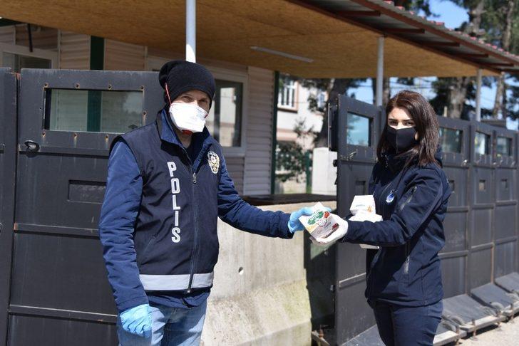 Görev başındaki polis, jandarma ve sağlık çalışanlarına kandil simidi ikram edildi G2