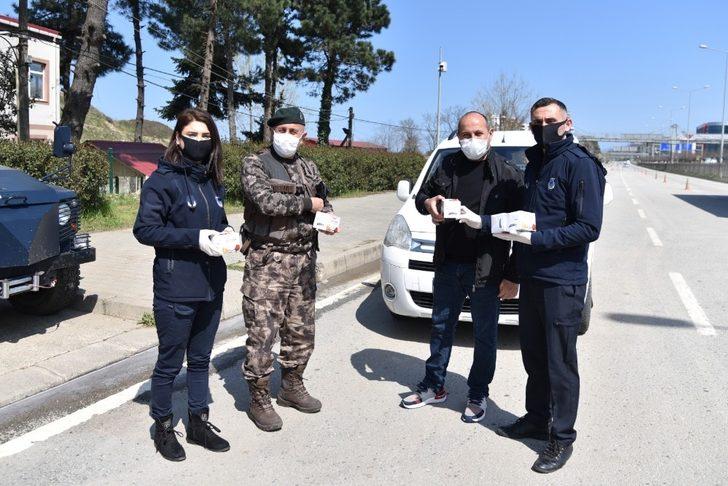 Görev başındaki polis, jandarma ve sağlık çalışanlarına kandil simidi ikram edildi G4