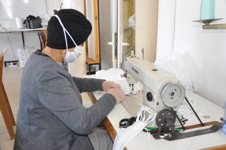 Sorgun’lu gönüllü bayanlar günde 2 bin adet maske üretiyor G4