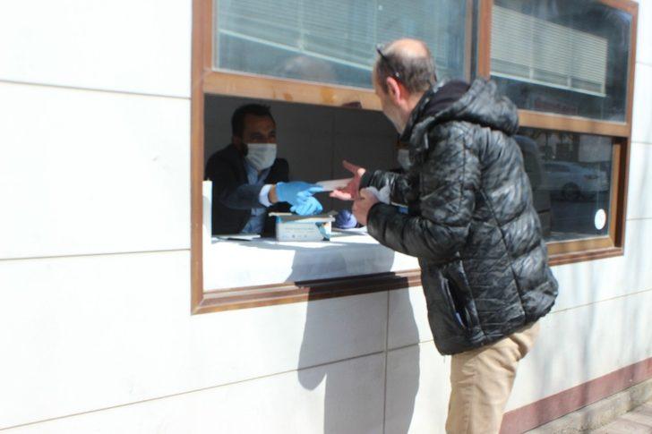 Belediye kendi ürettiği maskeleri ücretsiz dağıtıyor G2