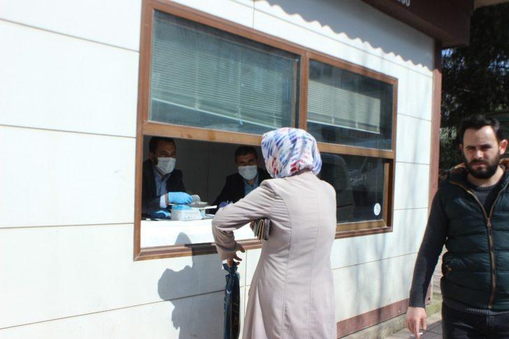 Belediye kendi ürettiği maskeleri ücretsiz dağıtıyor G4