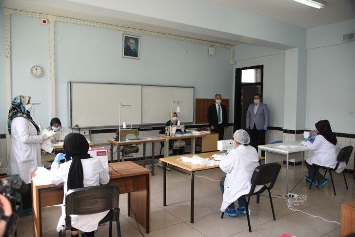Selçuklu’da gönüllülük esasıyla günde 15 bin tıbbi maske üretiliyor G2