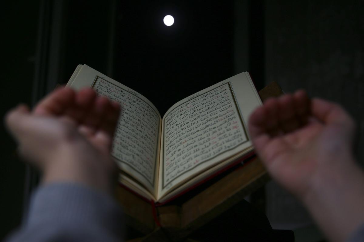 Berat Kandili'nde dualar evlerden y&uuml;kseldi