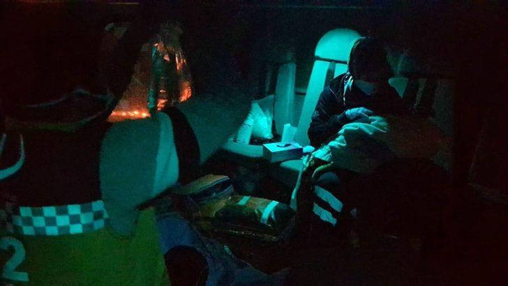 Polis helikopteri doğum yapan kanamalı hasta için gece uçtu G2