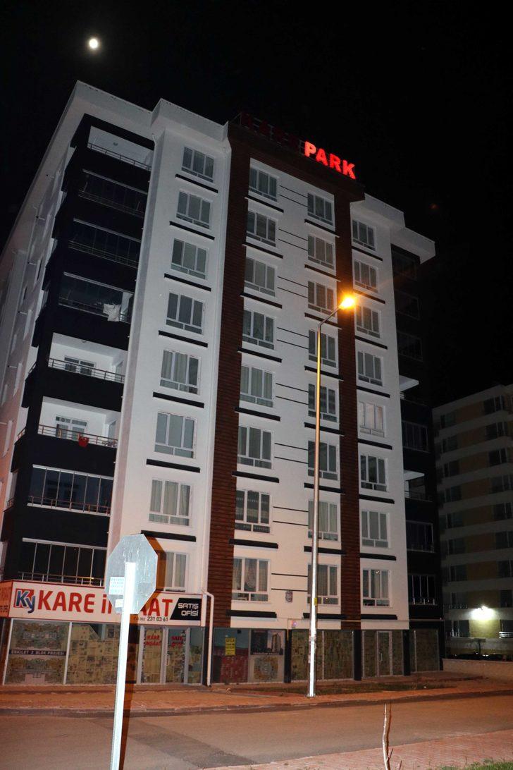 Kayseri'de 8 katlı binaya 'koronavirüs' karantinası G4