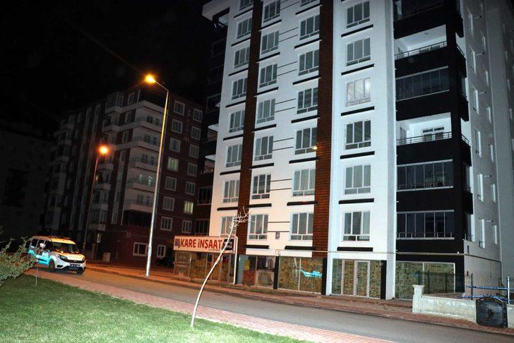 Kayseri'de 8 katlı binaya 'koronavirüs' karantinası G5