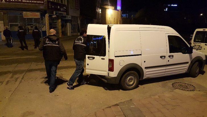 Karaman’da tüfekle üzerine ateş edilen bir kişi, son anda yere yatarak canını kurtardı G4