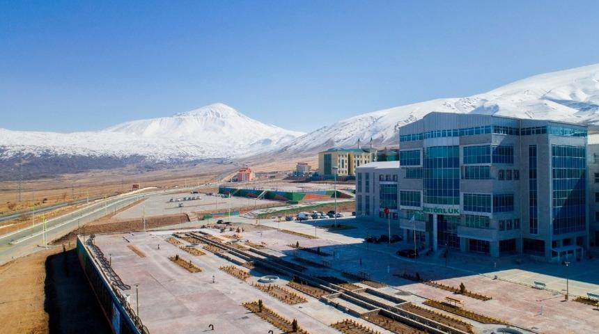 Iğdır Üniversitesinden ‘Türkiye’m evinde kal’ videosu