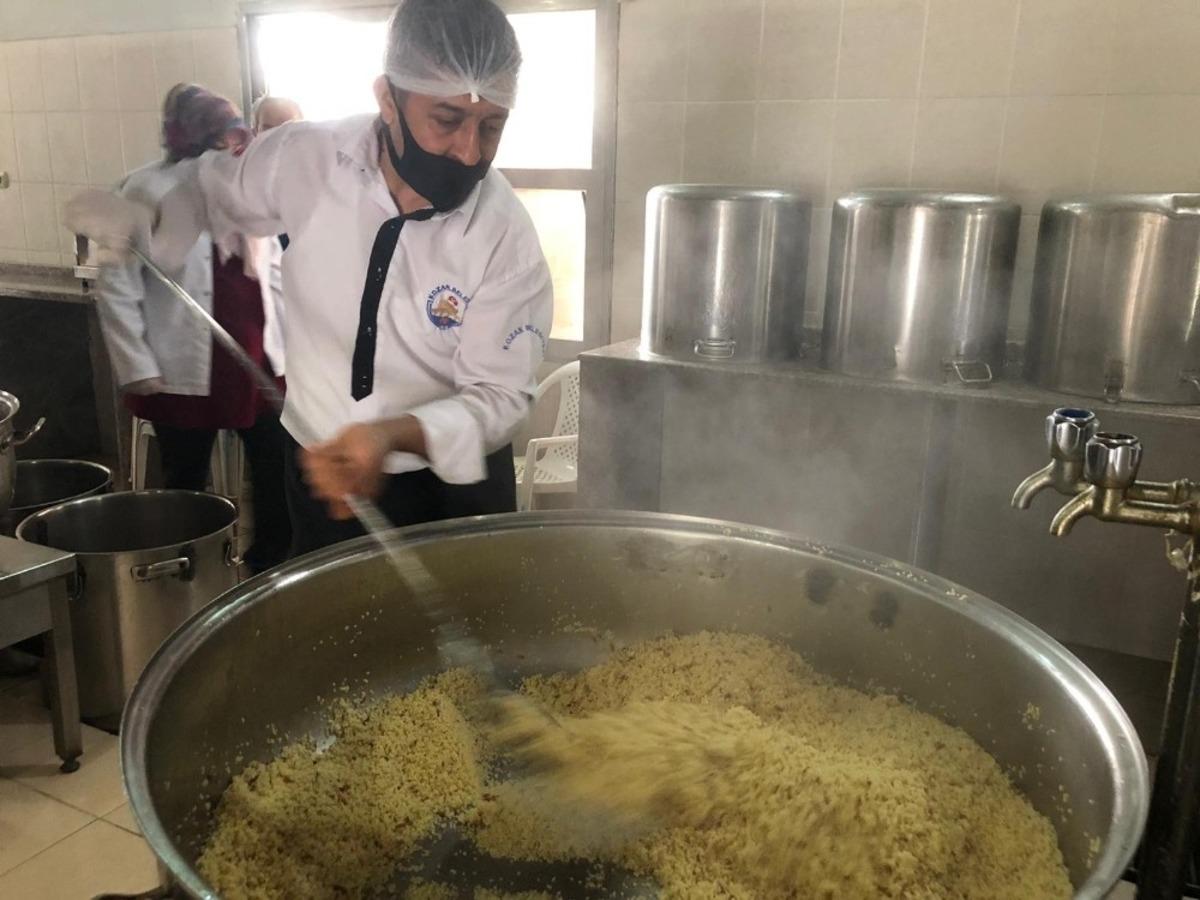 Kozan&rsquo;da kazanlar vatandaş i&ccedil;in kaynıyor