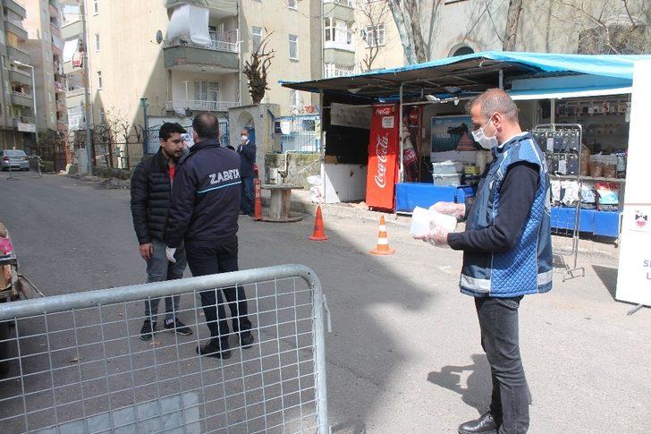 Bağlar Belediyesinden vatandaşlara ücretsiz maske G4